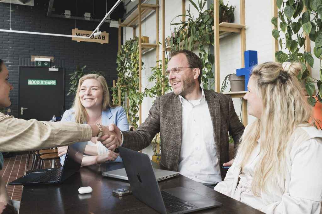 Behandel inwoners zoals je je vrienden behandelt